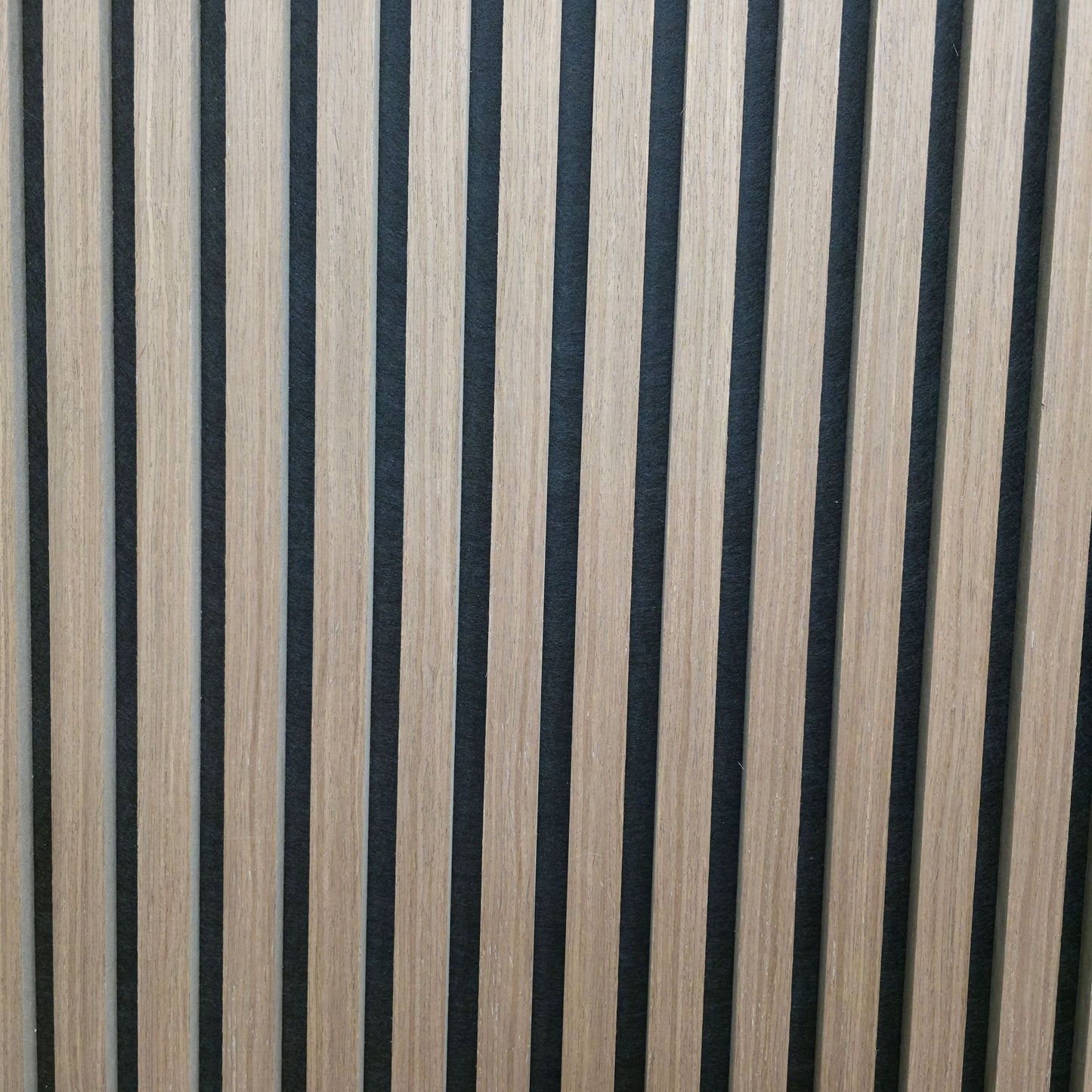 Confezione da 4 pannelli acustici quadrati in legno 600 mm x 600 mm con 1 adesivo in omaggio